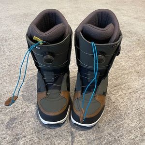 Vans Men’s Aura Pro Snowboard Boots